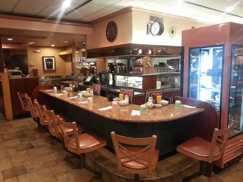 Around the Clock Restaurant | 5011 Northwest Hwy, Crystal Lake, IL 60014 | Phone: (815) 459-2100