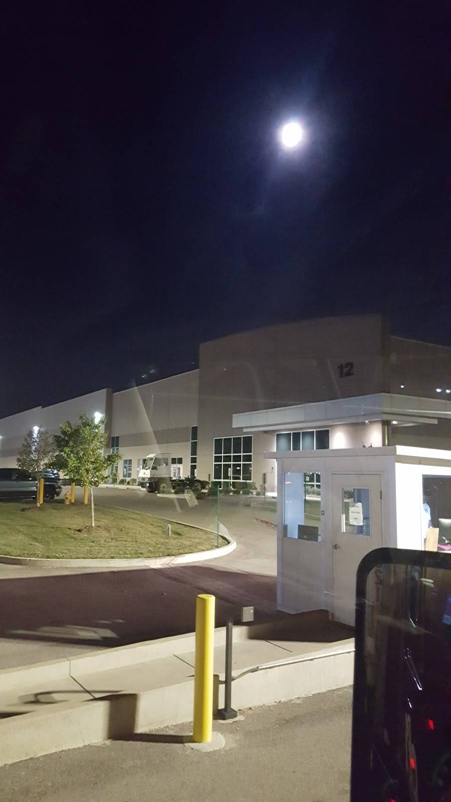 Lowe's ADC in 12 Gateway Commerce Center Dr E, Edwardsville, IL 62025, USA