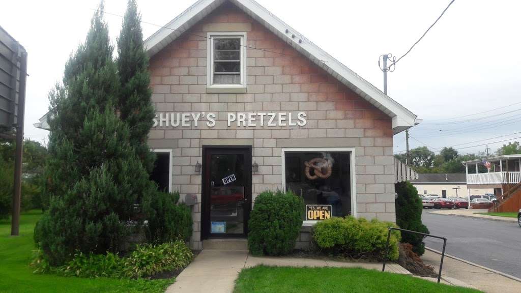 Shueys Pretzels | 702 E Lehman St, Lebanon, PA 17046, USA | Phone: (717) 272-8332