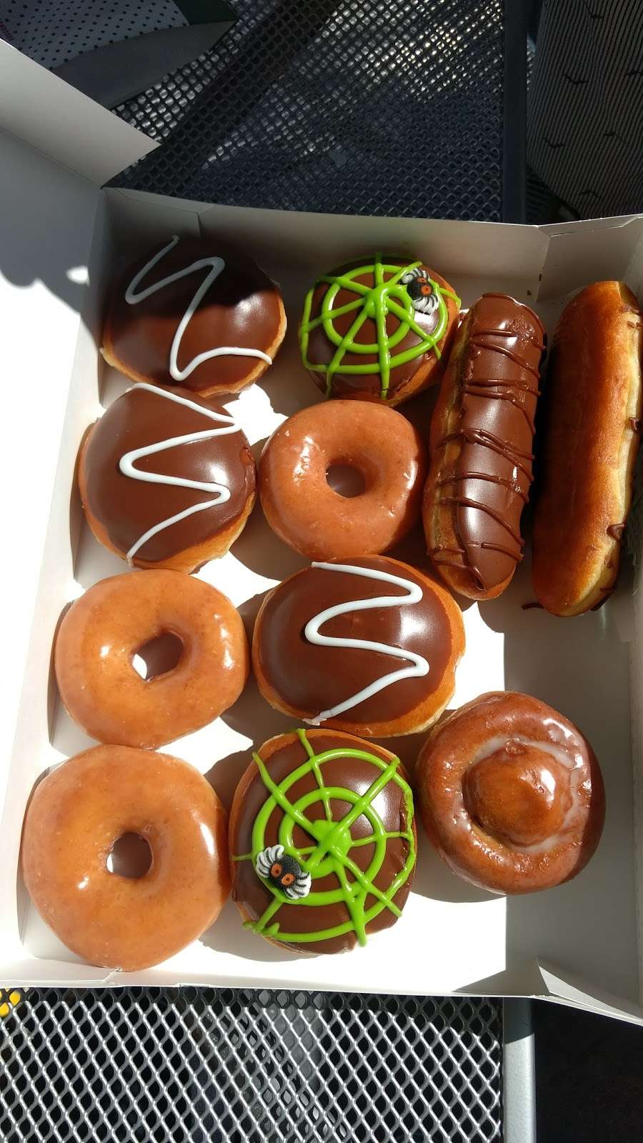 Krispy Kreme Doughnuts - cafe  | Photo 10 of 10 | Address: 25802 El Paseo Avenue, Mission Viejo, CA 92691, USA | Phone: (949) 348-8900