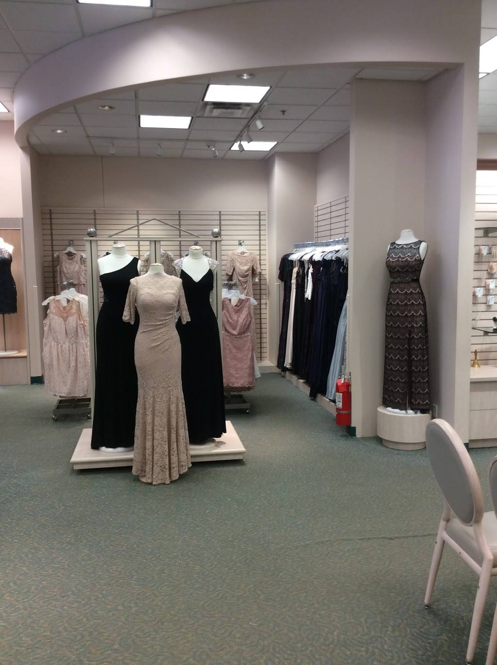 David’s Bridal | 8111 NW Roanridge Rd, Kansas City, MO 64151 | Phone: (816) 584-8478