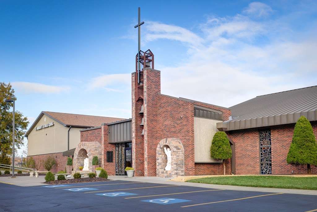 St. Andrew the Apostle Parish - church  | Photo 3 of 10 | Address: 6415 NE Antioch Rd, Gladstone, MO 64119, USA | Phone: (816) 453-2089