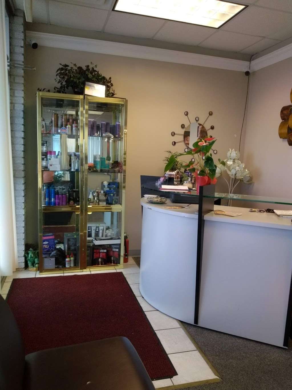 Essence of the Valley Salon and SPA | Century Plaza, 763 S 8th St, West Dundee, IL 60118, USA | Phone: (224) 223-3356