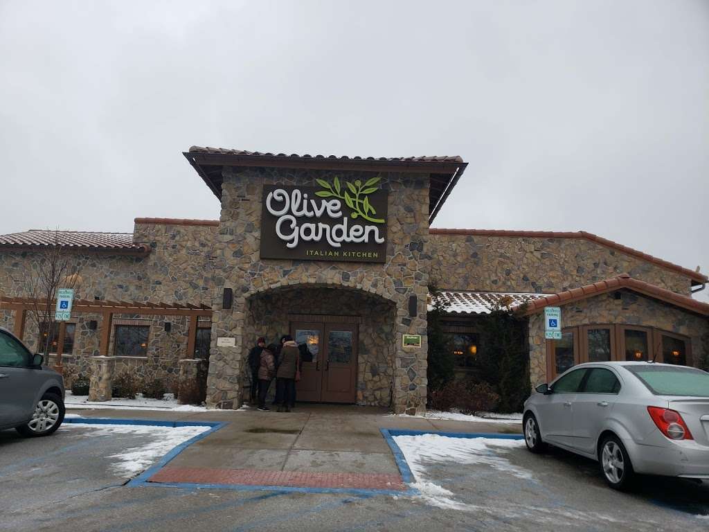 Olive Garden Italian Restaurant | 3555 W Addison St, Chicago, IL 60618, USA | Phone: (773) 250-2005