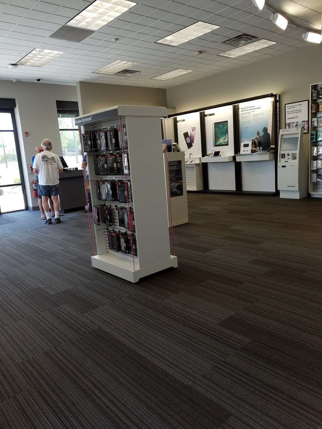 Verizon | 6531 S 27th St, Franklin, WI 53132, USA | Phone: (414) 761-7766