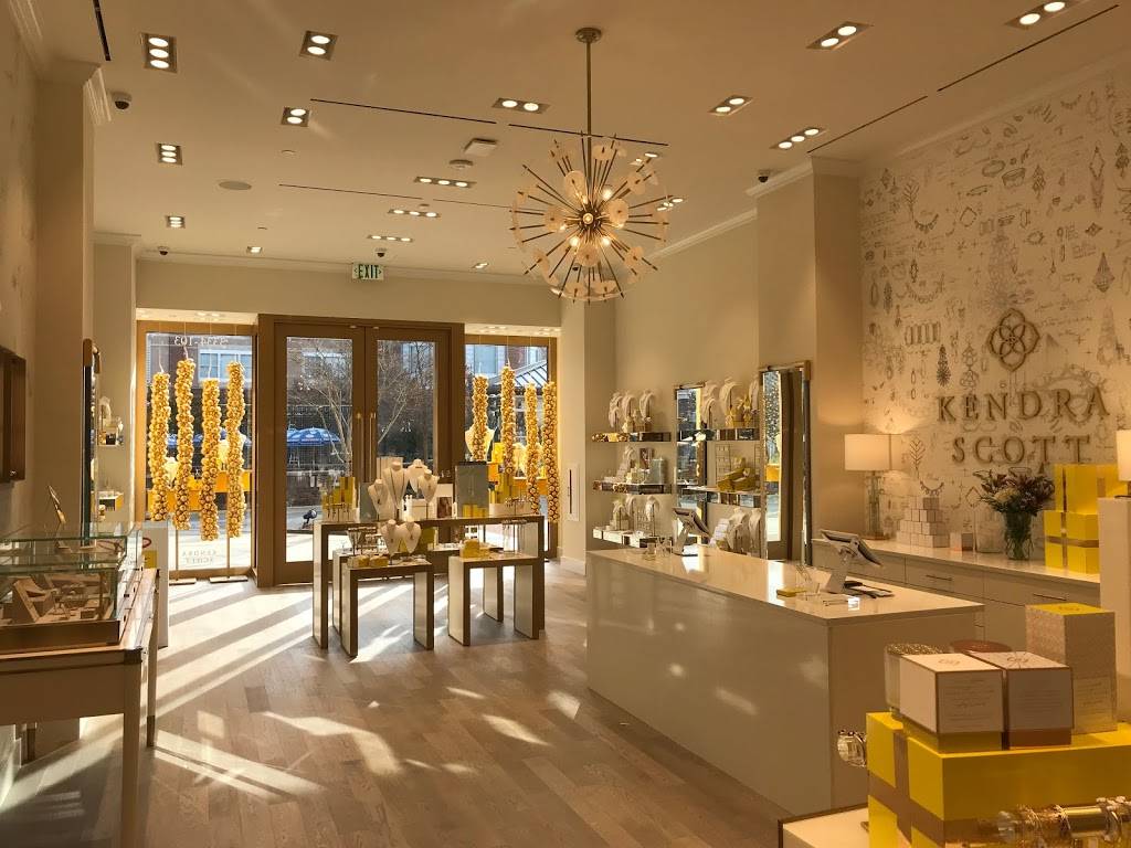 Kendra Scott | 3334 W Friendly Ave Suite 103, Greensboro, NC 27410, USA | Phone: (336) 285-0372