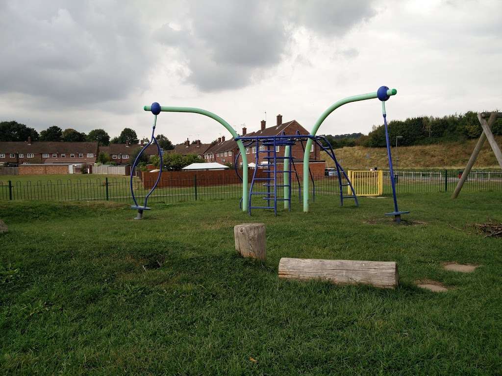 Brook Road Play Area (Park) | 16 Malmstone Ave, Merstham, Redhill RH1 3NB, UK