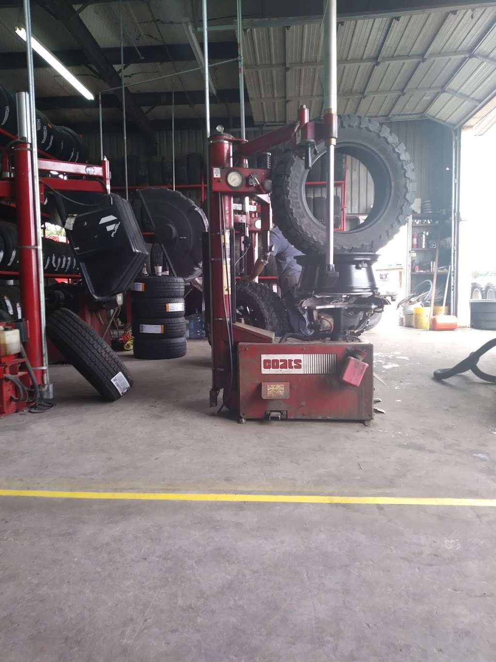 Lozano & Sons Tire Repair | 20430 Morris Ave, Manvel, TX 77578, USA | Phone: (281) 489-4000