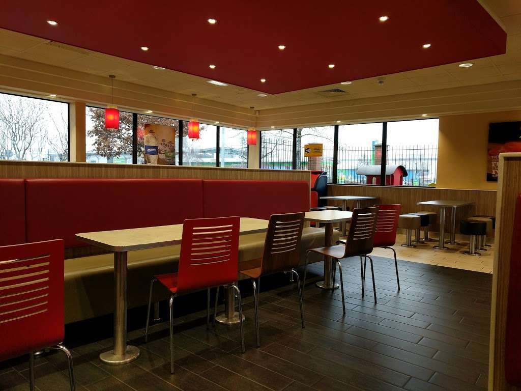 Burger King | Pipps Hill Retail Park, Miles Gray Rd, Basildon SS14 3AF, UK | Phone: 01268 280169