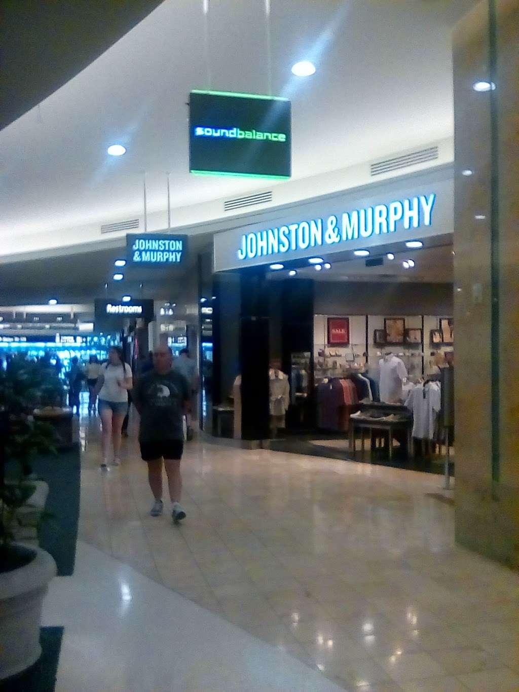 Johnston & Murphy | 9403 Jeff Fuqua Blvd Terminal B, Next to Food Court, Orlando, FL 32827, USA | Phone: (407) 825-7111