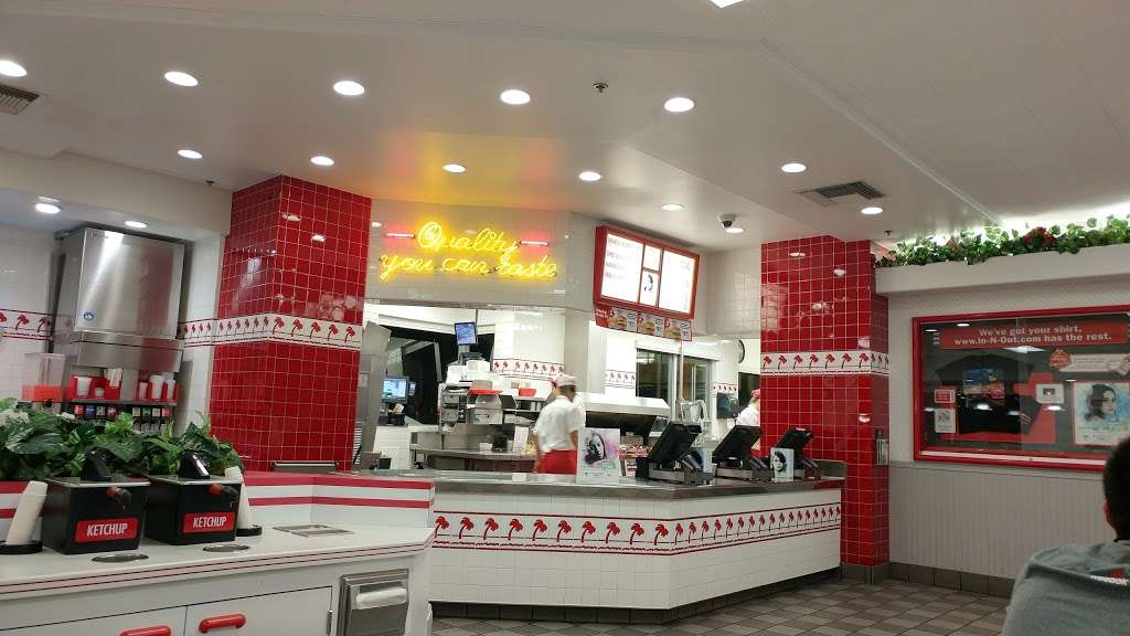 In-N-Out Burger | 7050 W Ray Rd, Chandler, AZ 85226, USA | Phone: (800) 786-1000