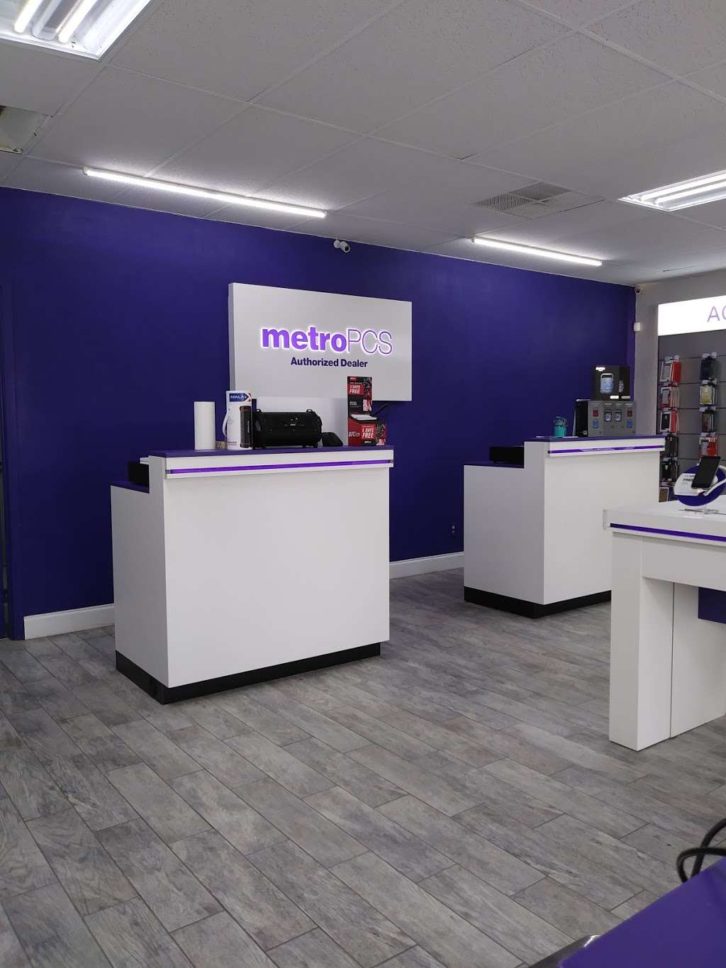 Metro by T-Mobile | 1500 Wurst Rd Suite 4, Ocoee, FL 34761 | Phone: (407) 395-9711