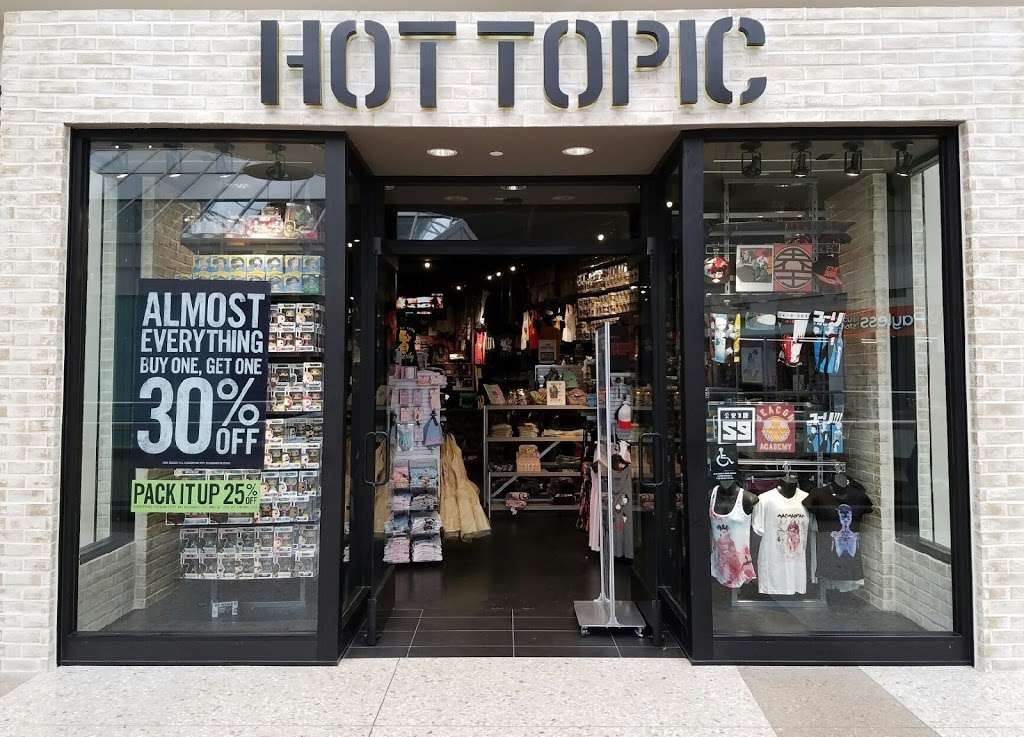 Hot Topic | 1025 Westminster Mall #2025A, Westminster, CA 92683, USA | Phone: (714) 898-8202