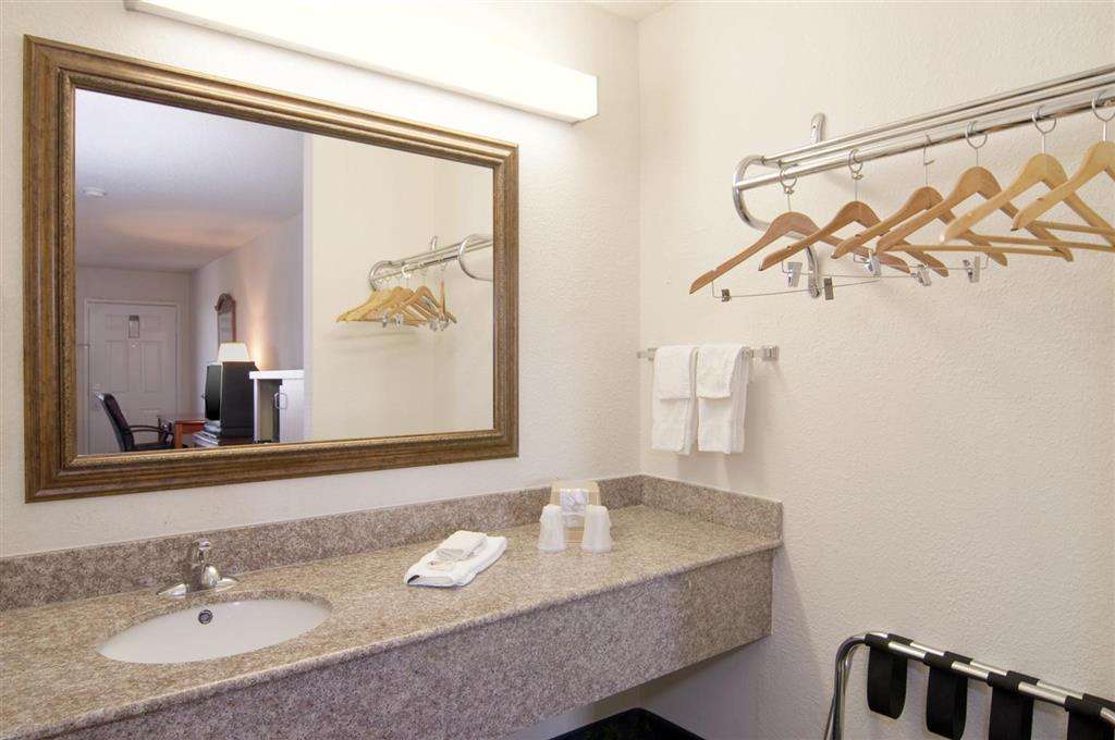 Americas Best Value Inn & Suites Texas City | 902 Hwy 146 North, Texas City, TX 77590 | Phone: (409) 945-9900