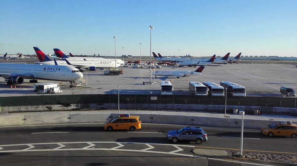 JFK Travel Plaza | 150th Avenue &, 147th St, Jamaica, NY 11430 | Phone: (718) 553-0501