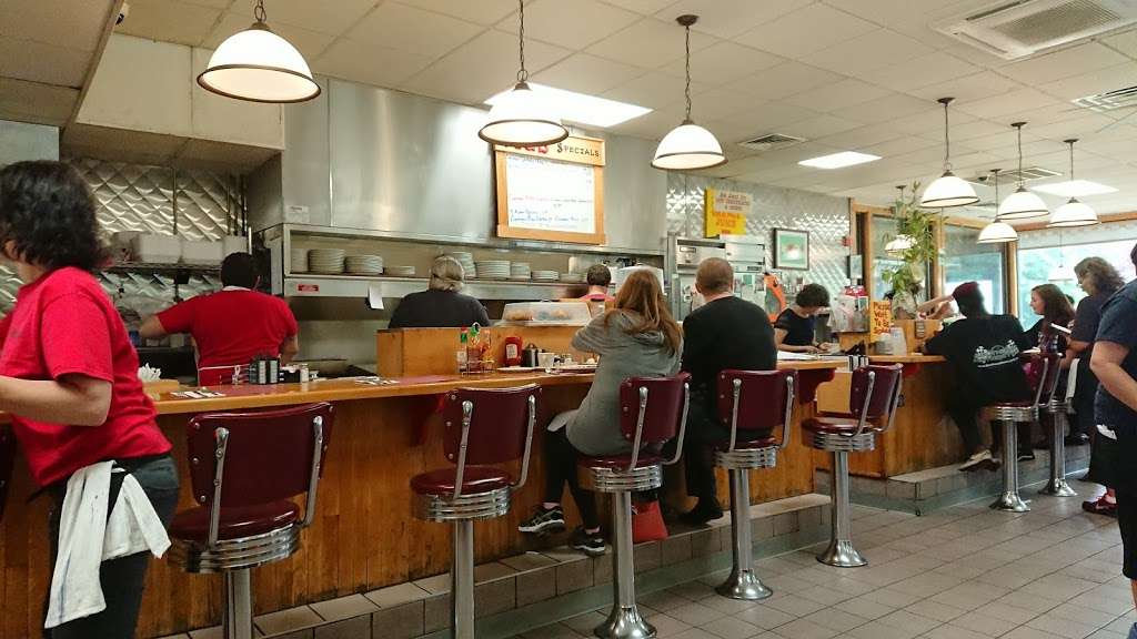 Vics Waffle House | 283 Old Main St, Tewksbury, MA 01876, USA | Phone: (978) 640-9610