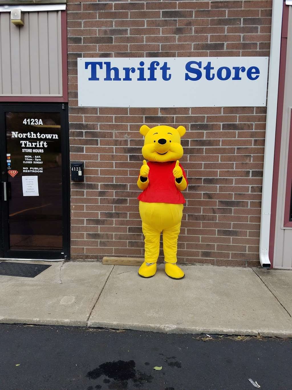 Northtown Thrift | 4123 N Oak Trafficway, Kansas City, MO 64116, USA | Phone: (816) 459-9989