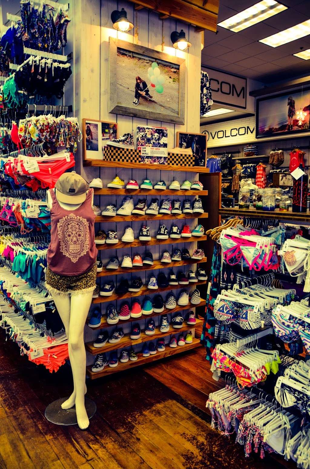 Jacks Girls | 111 Main St, Huntington Beach, CA 92648 | Phone: (714) 536-2563