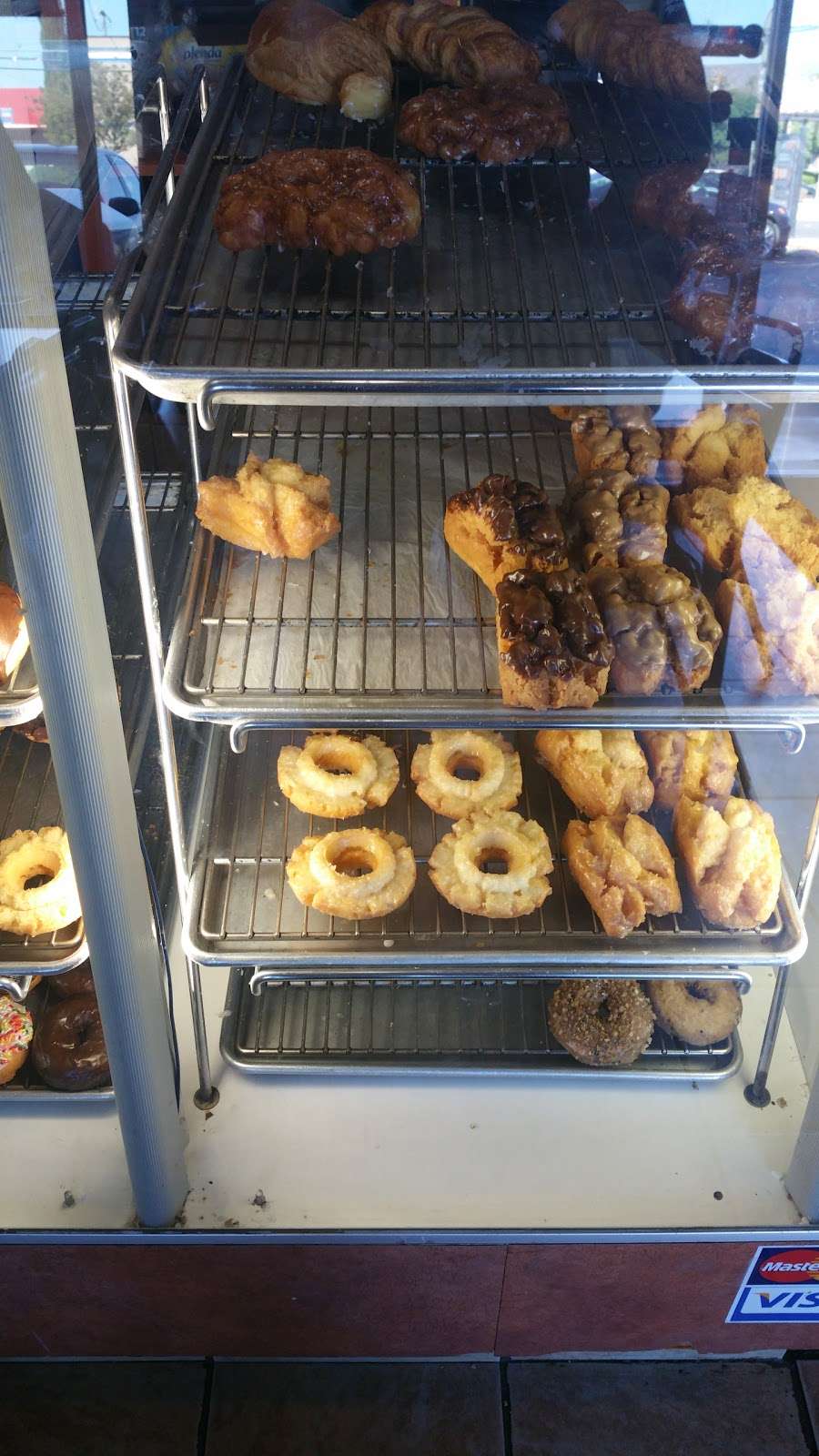 J and J Donuts | 42202 50th St W, Quartz Hill, CA 93536, USA | Phone: (661) 722-8156