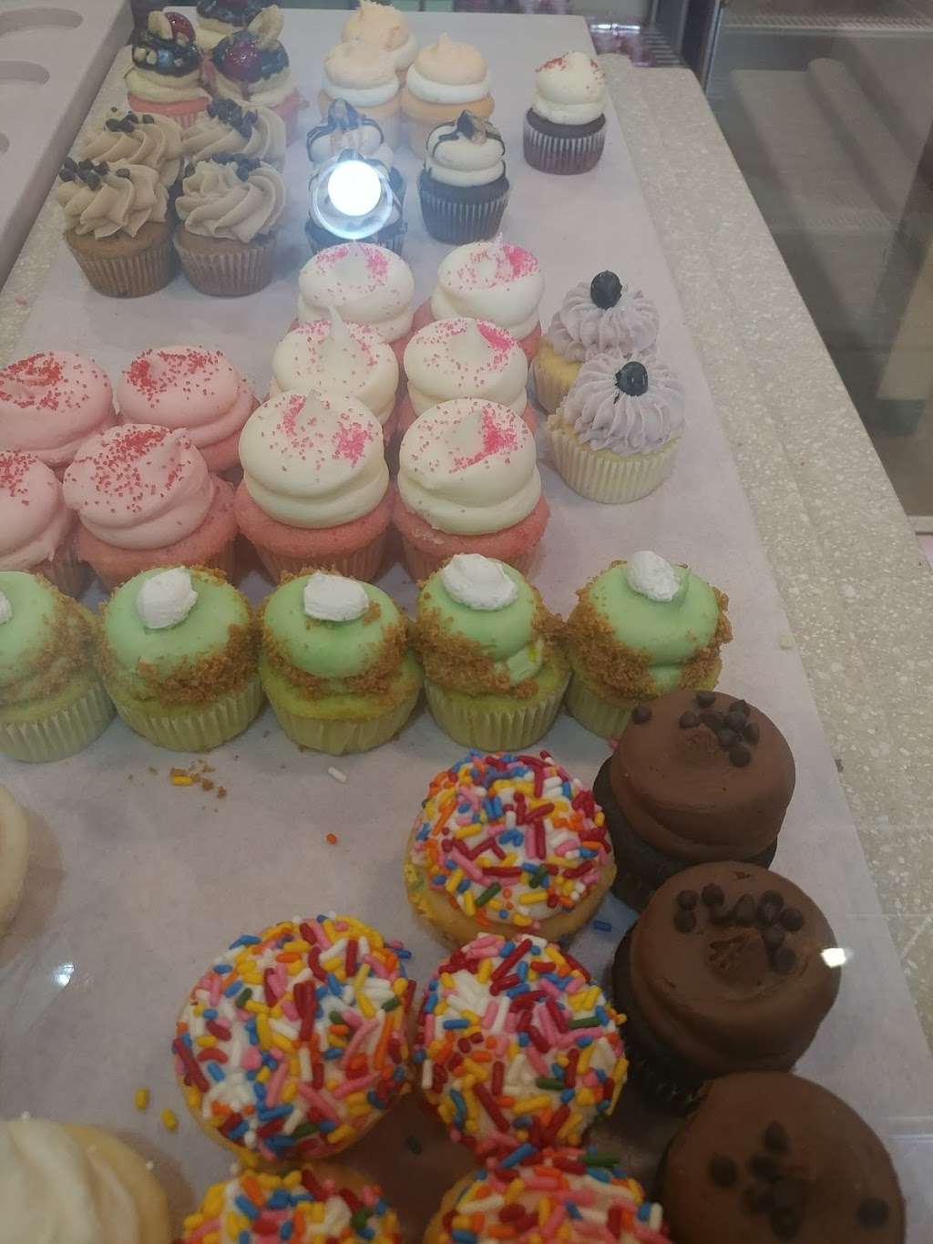 Gigis Cupcakes | 4747 Research Forest Dr Suite 150, The Woodlands, TX 77381, USA | Phone: (281) 651-5637