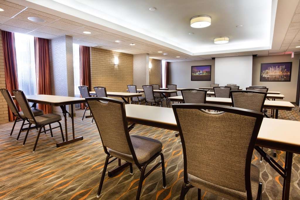 Drury Inn & Suites Kansas City Airport | 7900 NW Tiffany Springs Pkwy, Kansas City, MO 64153 | Phone: (816) 880-9700