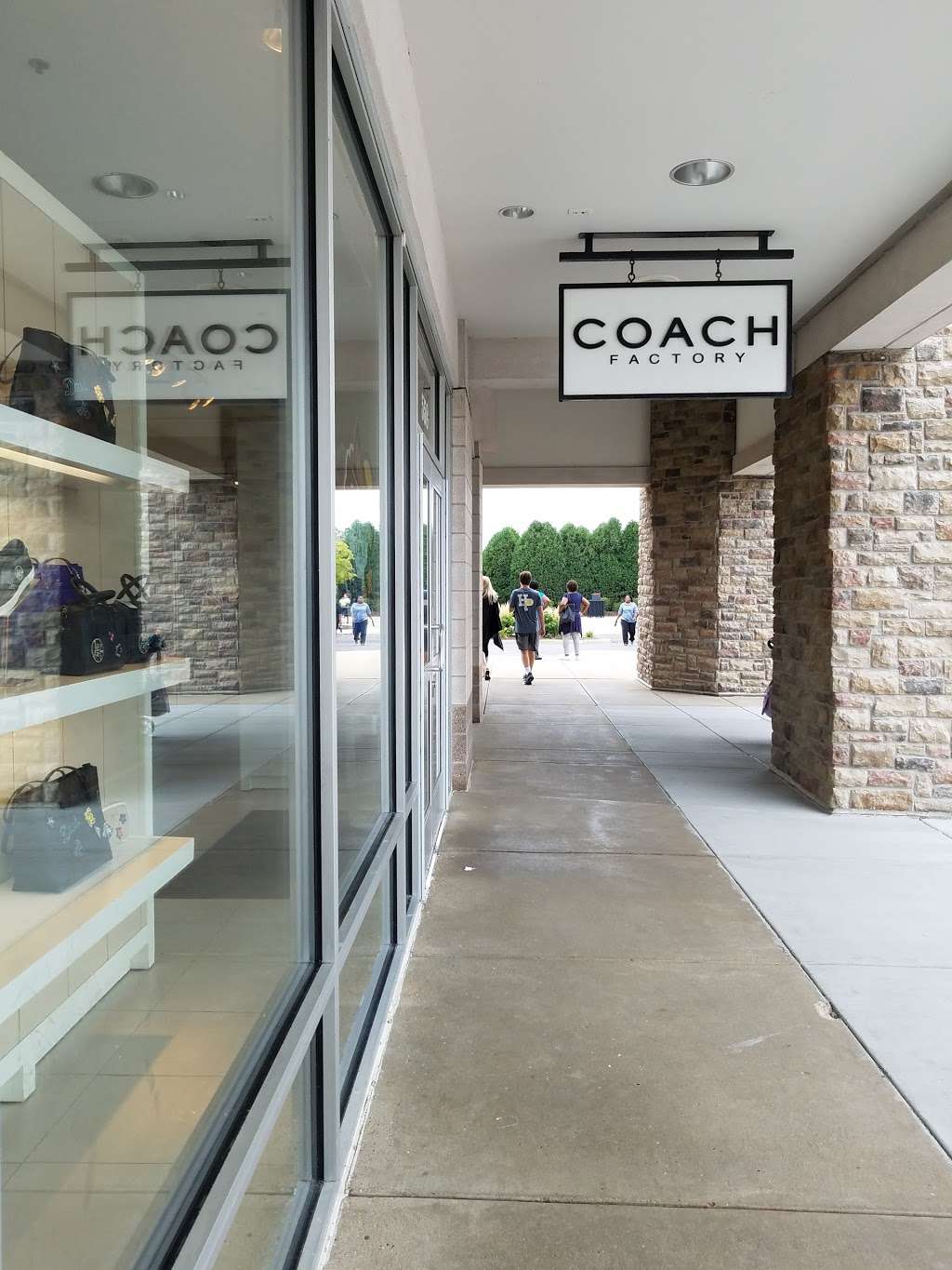 COACH PLEASANT PRAIRIE | 11601 108th St #558, Pleasant Prairie, WI 53158, USA | Phone: (262) 857-9391