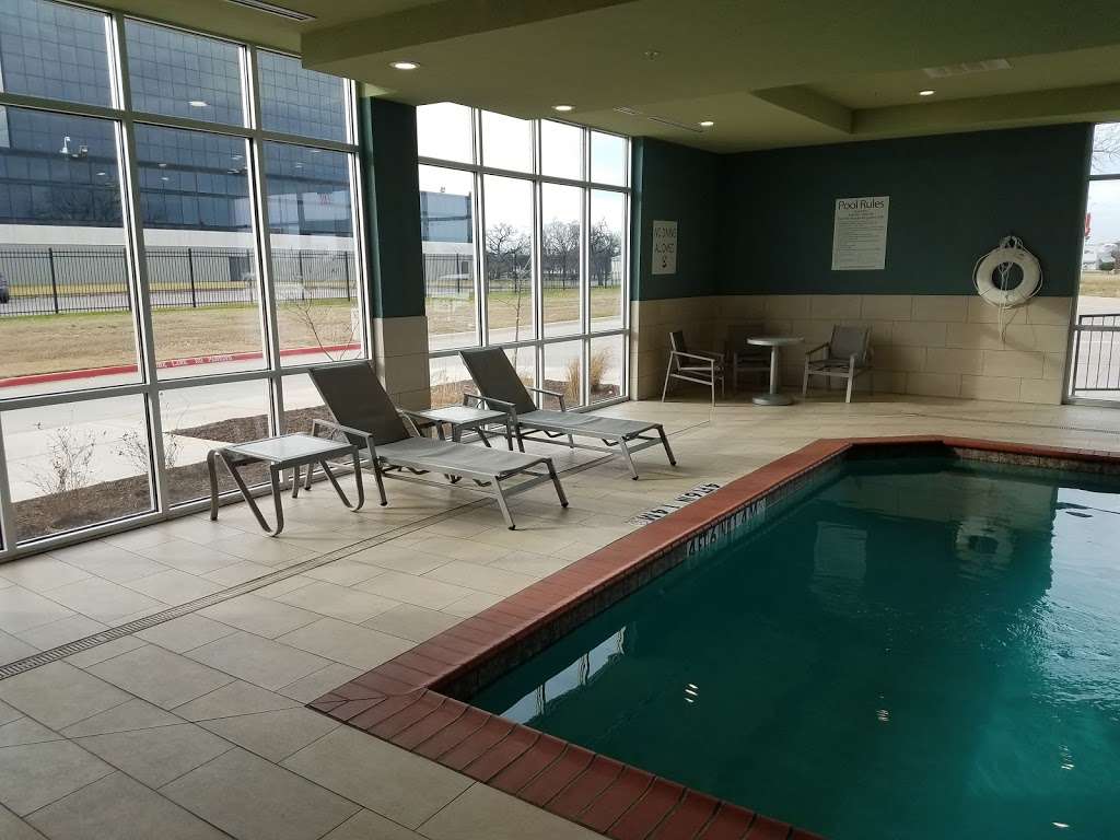 Holiday Inn Express & Suites Dallas NW HWY - Love Field | 2217 Connector Dr, Dallas, TX 75220, USA | Phone: (469) 466-3940