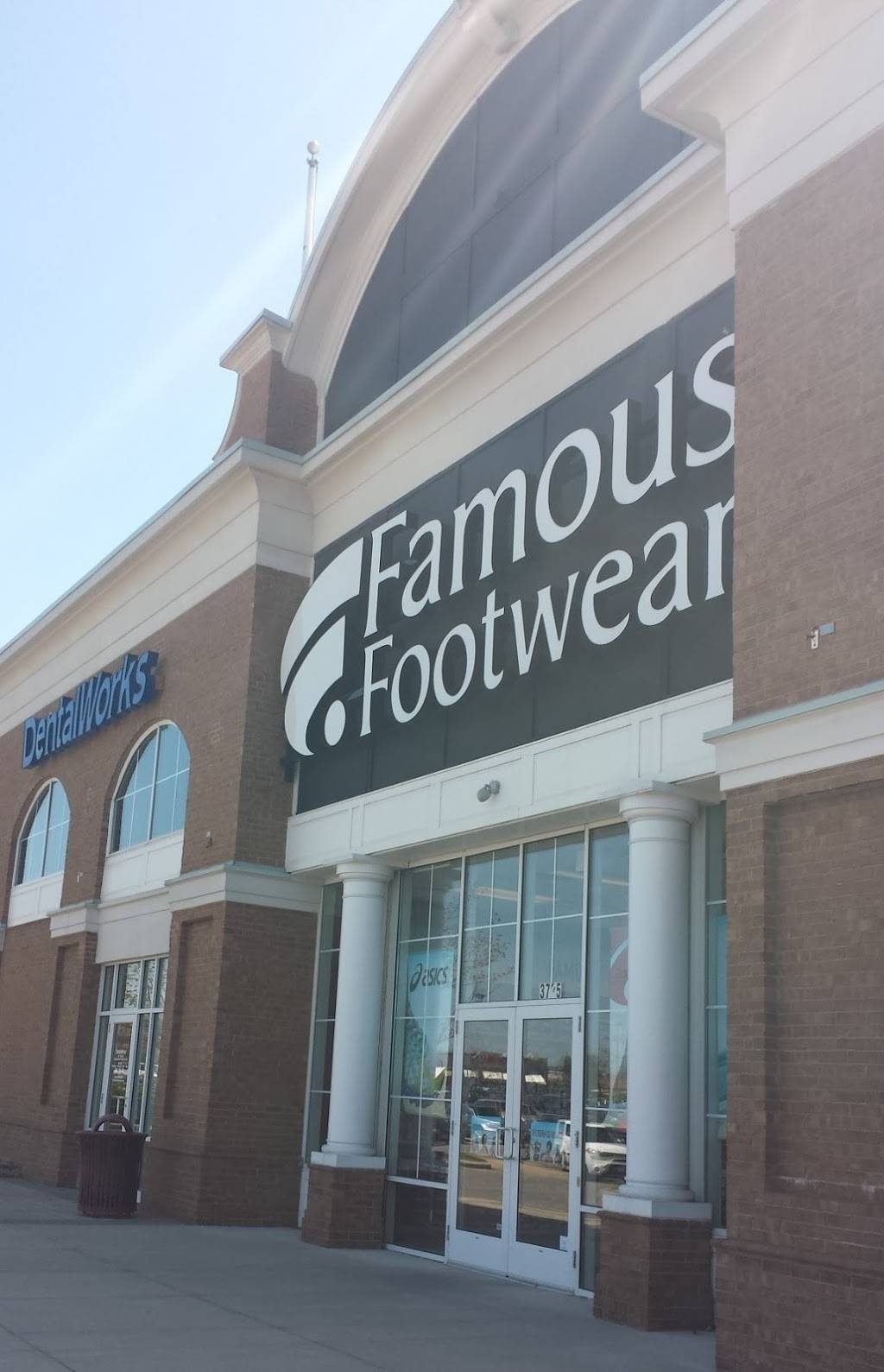 Famous Footwear | 3725 Easton Market, Columbus, OH 43219, USA | Phone: (614) 934-6774