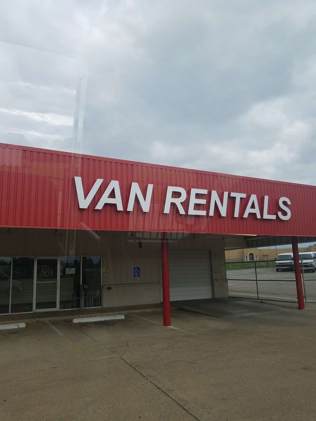 Capps Van & Truck Rental | 636 W Tarrant Rd, Grand Prairie, TX 75050, USA | Phone: (972) 263-5055
