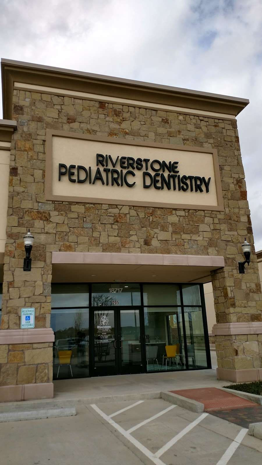 Riverstone Pediatric Dentistry | 18717 University Blvd #205, Sugar Land, TX 77479, USA | Phone: (281) 778-5565