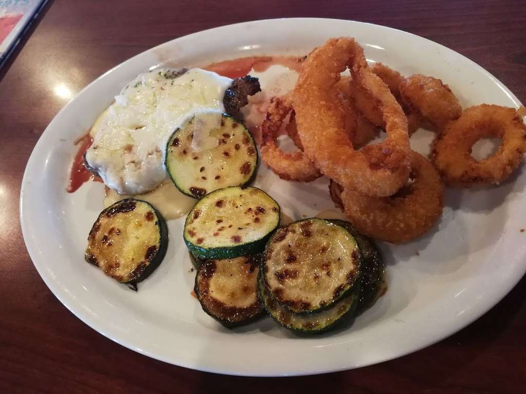 Ruby Tuesday | 6751 Tower Rd, Denver, CO 80249, USA | Phone: (303) 373-5800