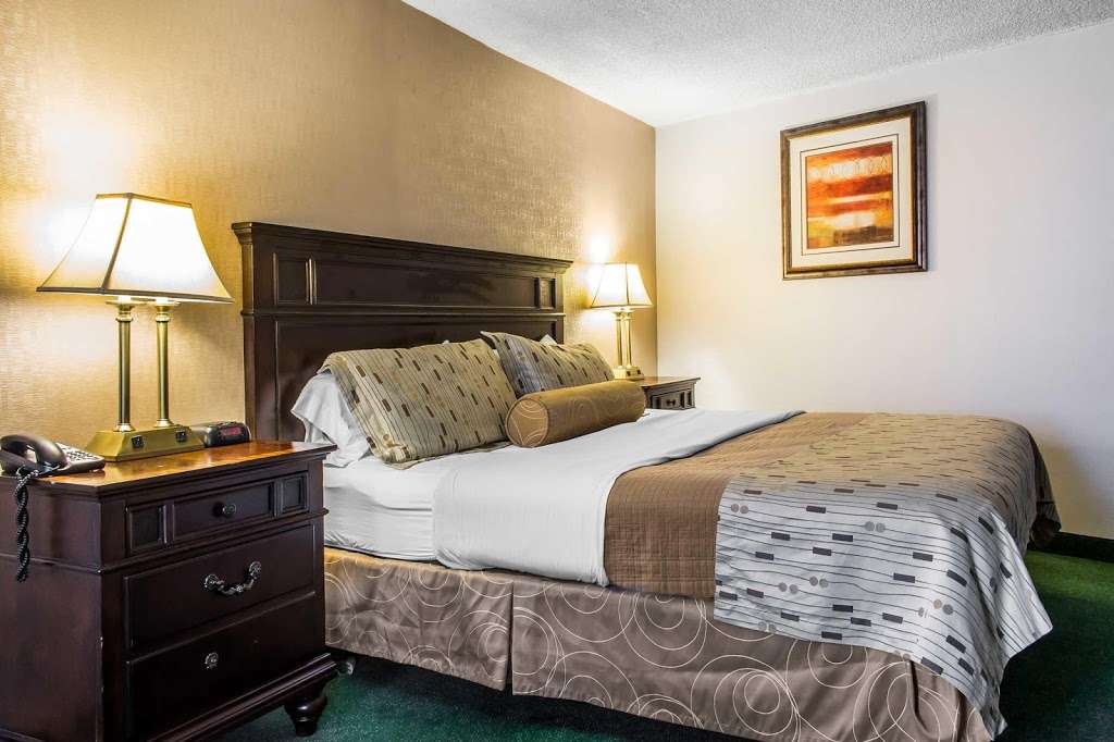 Clarion Hotel Philadelphia International Airport | 76 Industrial Hwy, Essington, PA 19029 | Phone: (610) 521-9600