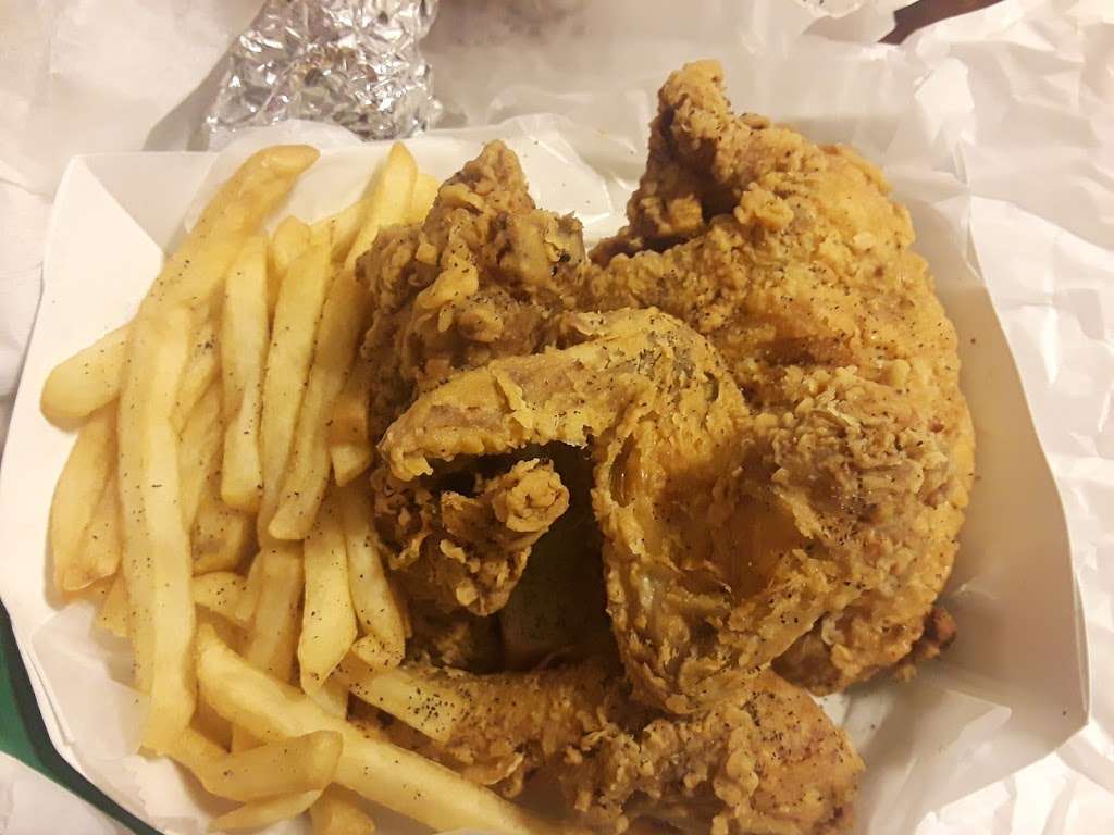 Harolds Chicken Shack | 9151 S Ashland Ave, Chicago, IL 60620, USA | Phone: (773) 941-6483