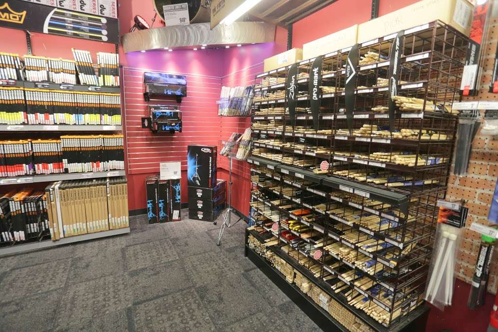 Guitar Center | 5140 Fairmont Pkwy, Pasadena, TX 77505, USA | Phone: (281) 991-1383