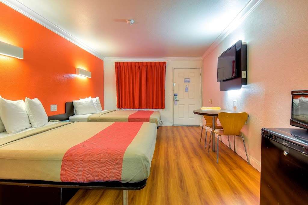 Motel 6 Menifee Sun City CA | 27955 Encanto Dr, Menifee, CA 92586, USA | Phone: (951) 679-1133