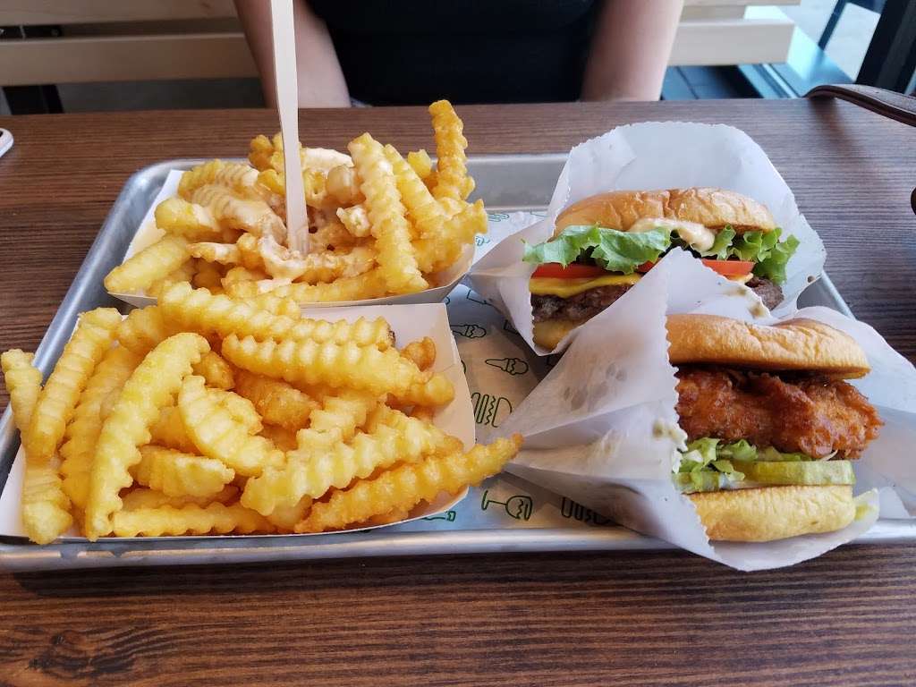 Shake Shack | 2655 Richmond Ave, Staten Island, NY 10314 | Phone: (929) 529-0513