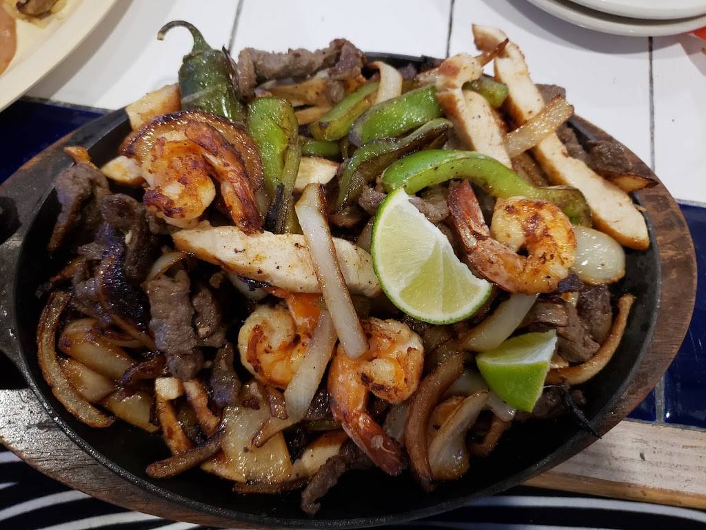 Agua Azul Seafood | 425 E Main St, Grand Prairie, TX 75050, USA | Phone: (972) 262-5050