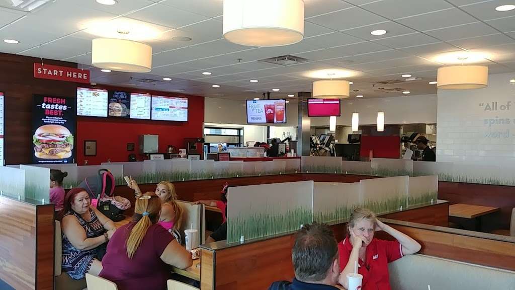 Wendys | 14801 E Colonial Dr, Orlando, FL 32826, USA | Phone: (407) 249-0111