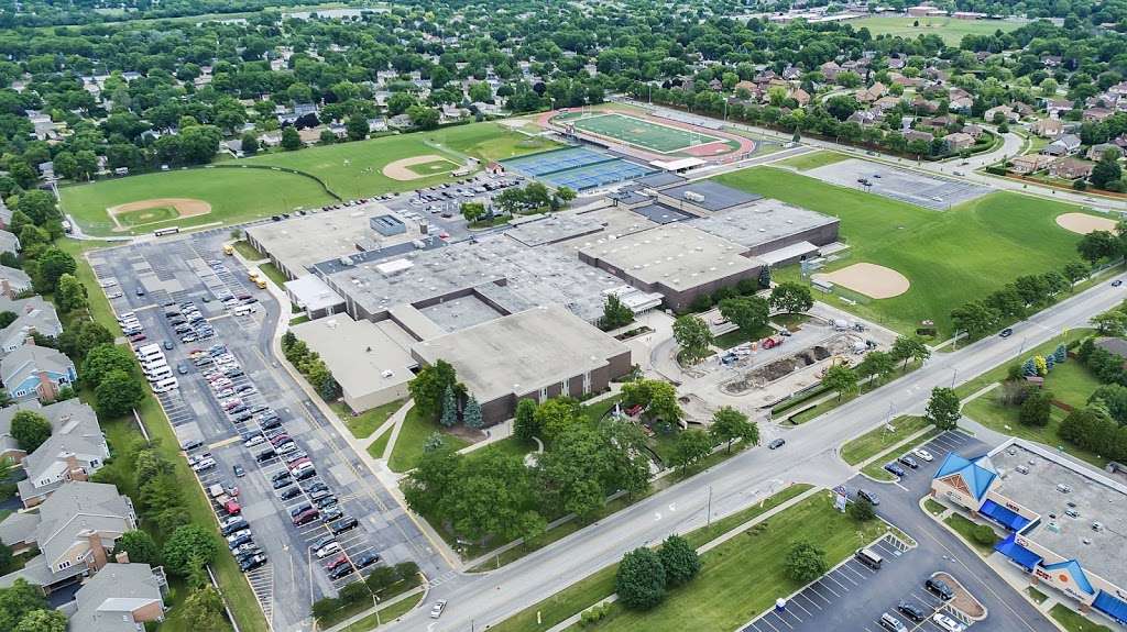 John Hersey High School | 1900 E Thomas St, Arlington Heights, IL 60004, USA | Phone: (847) 718-4800