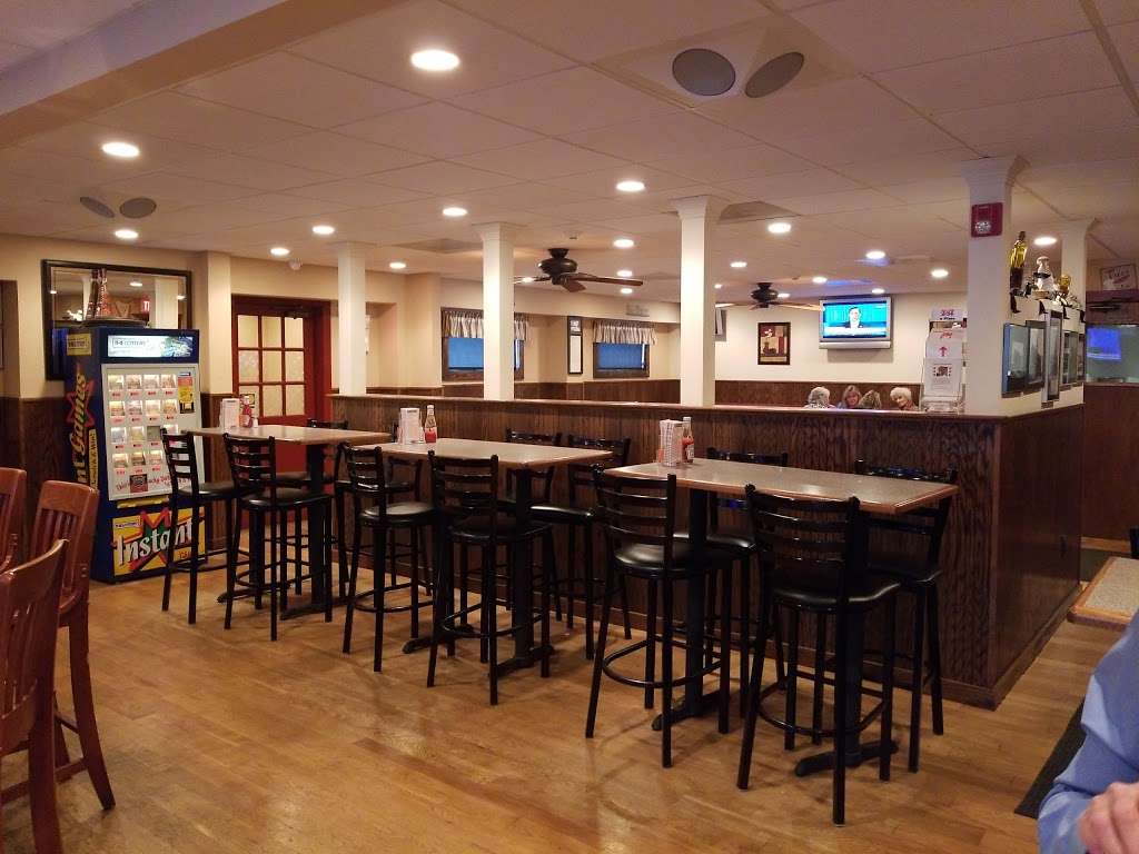 Jackson Square Tavern | 1530 Commercial St, Weymouth, MA 02189 | Phone: (781) 337-0100