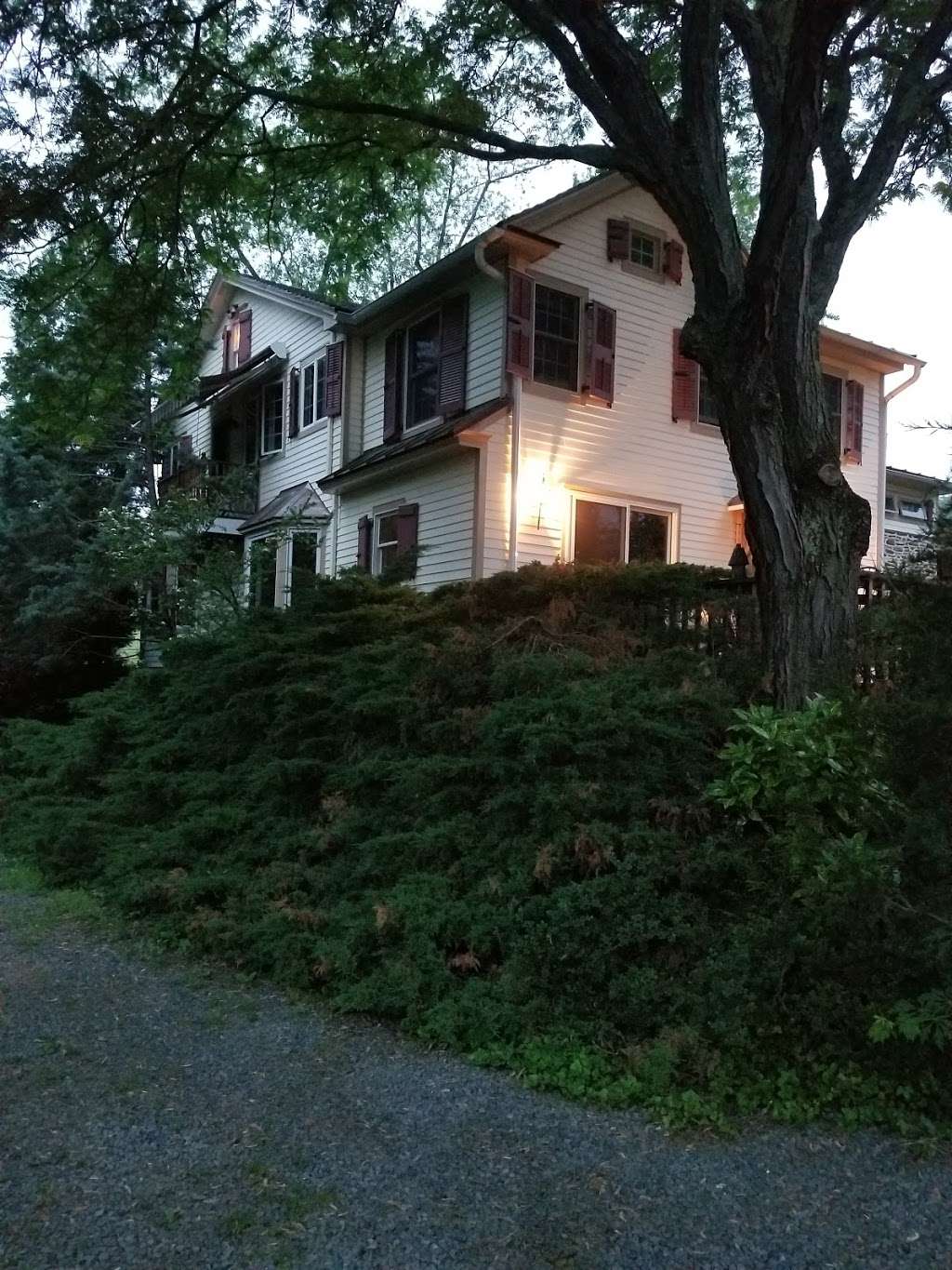 FROG HOLLOW FARM BED & BREAKFAST | 401 Frogtown Rd, Kintnersville, PA 18930 | Phone: (610) 847-3764