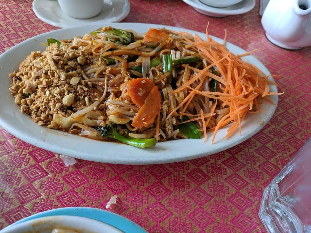 Siam Garden Thai Restaurant | 3607 Whitehall Park Dr, Charlotte, NC 28273, USA | Phone: (704) 583-4414