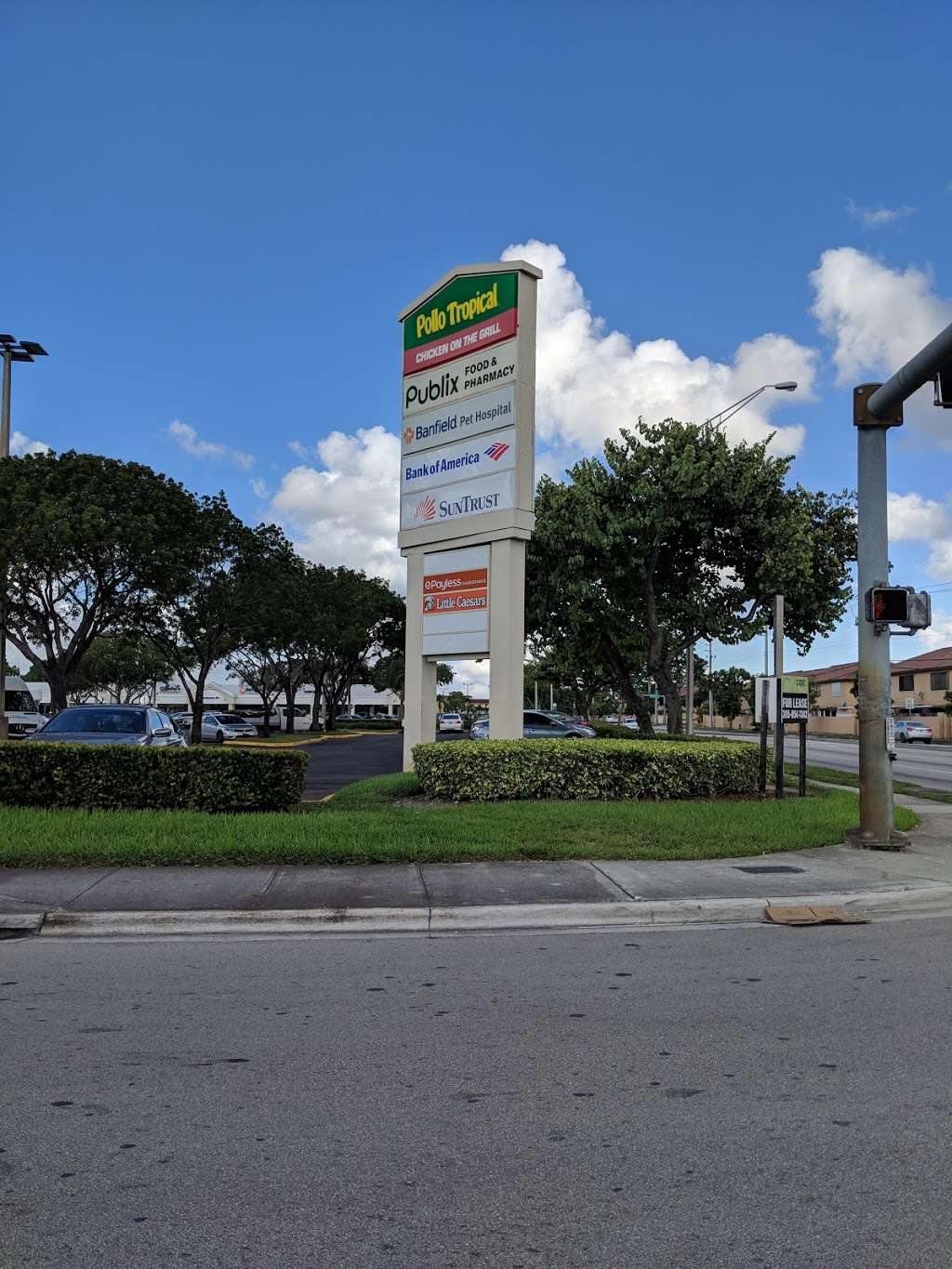 El Mercado Shopping Center | 2402 W 60th St, Hialeah, FL 33016, USA | Phone: (305) 979-4834