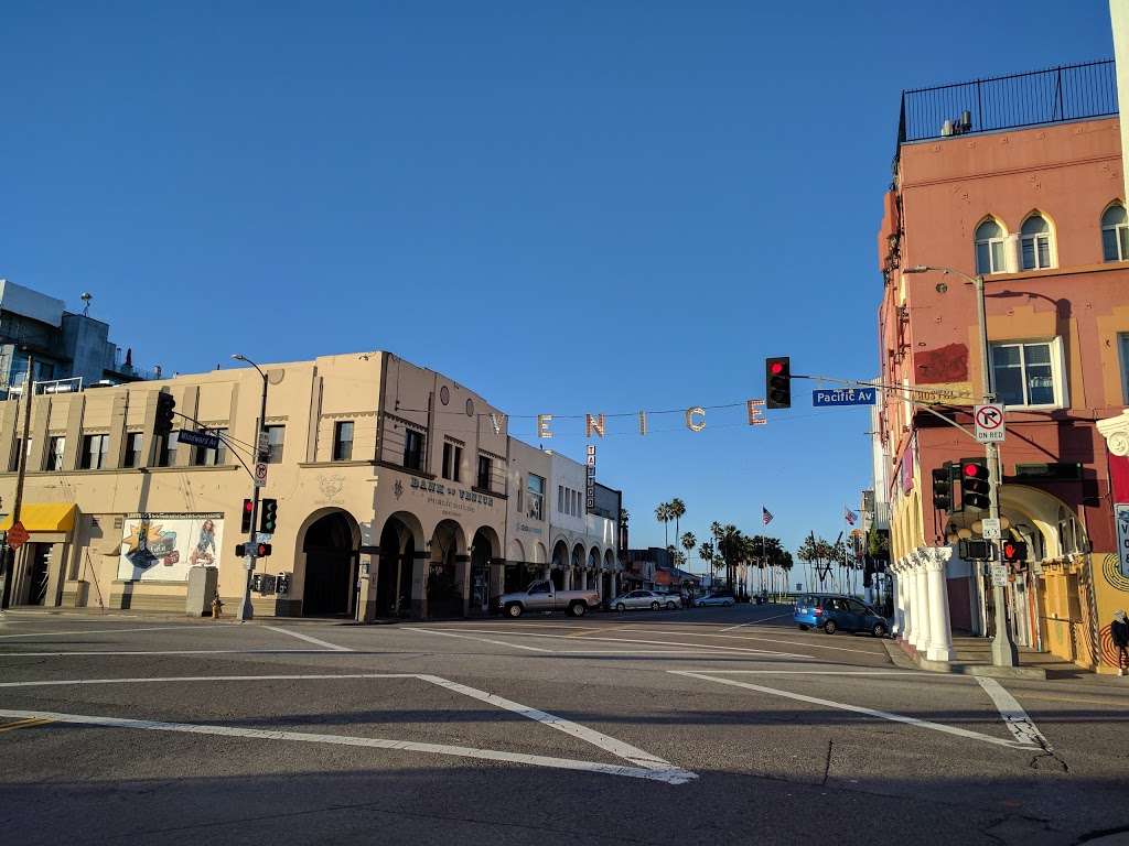 Venice Beach Hostel | 1515 Pacific Ave, Venice, CA 90291 | Phone: (310) 452-3052