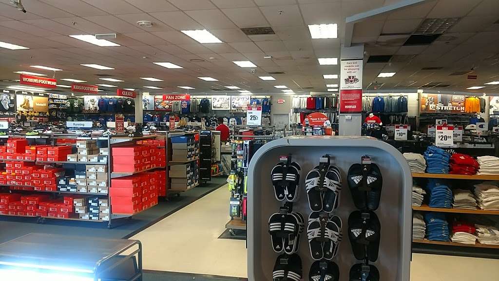 Modells Sporting Goods | 222 Sunrise Hwy, Freeport, NY 11520, USA | Phone: (516) 379-1400