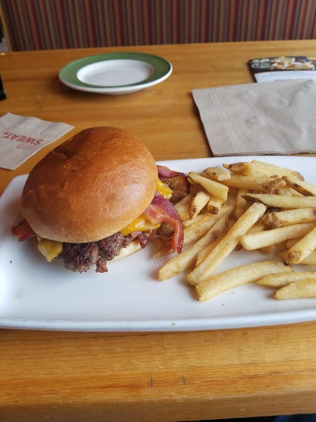 Applebees Grill + Bar | 555 S Trooper Rd, Norristown, PA 19403, USA | Phone: (610) 666-6621