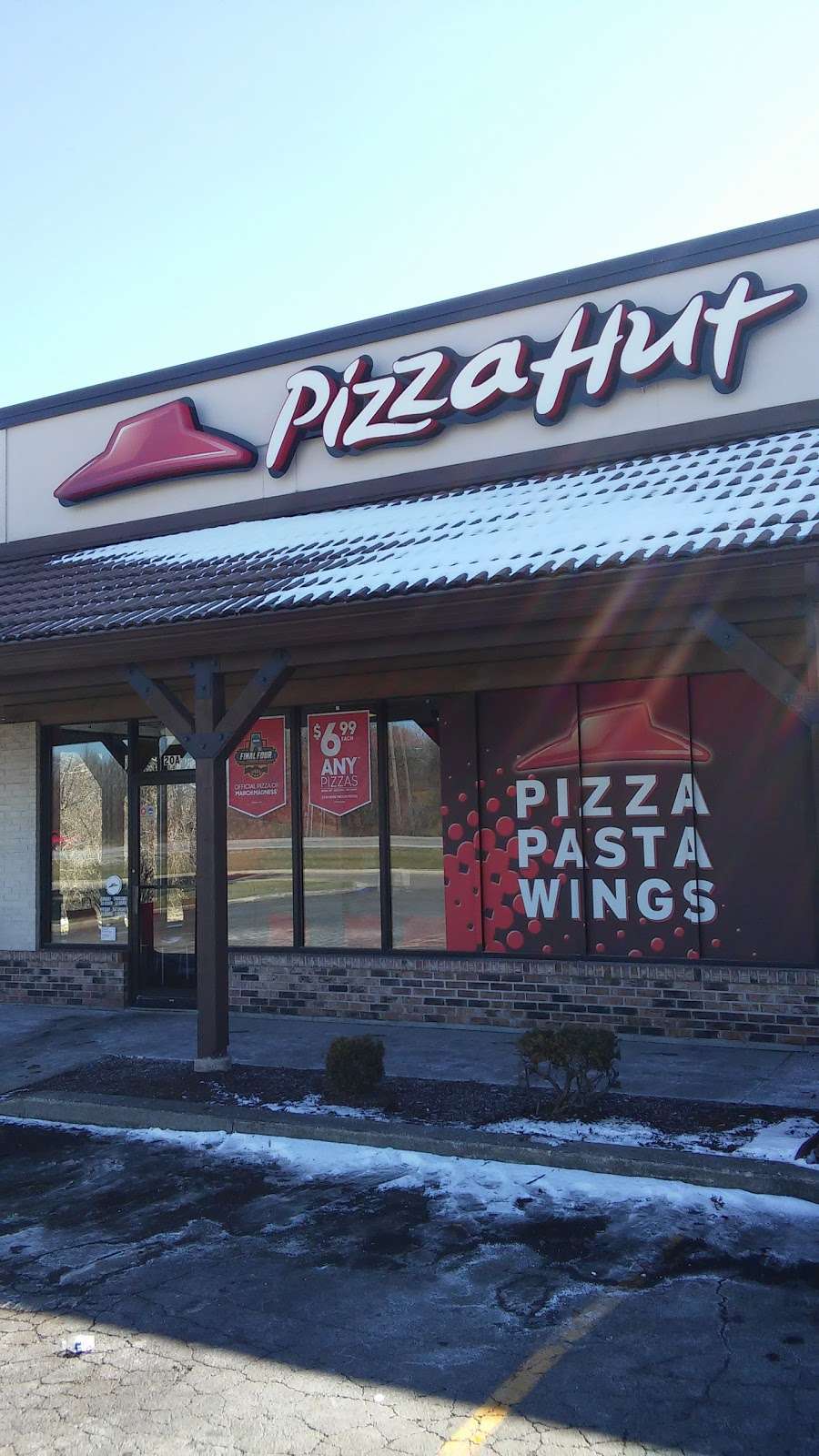 Pizza Hut | 1501 81st Ave, Merrillville, IN 46410 | Phone: (219) 769-0840