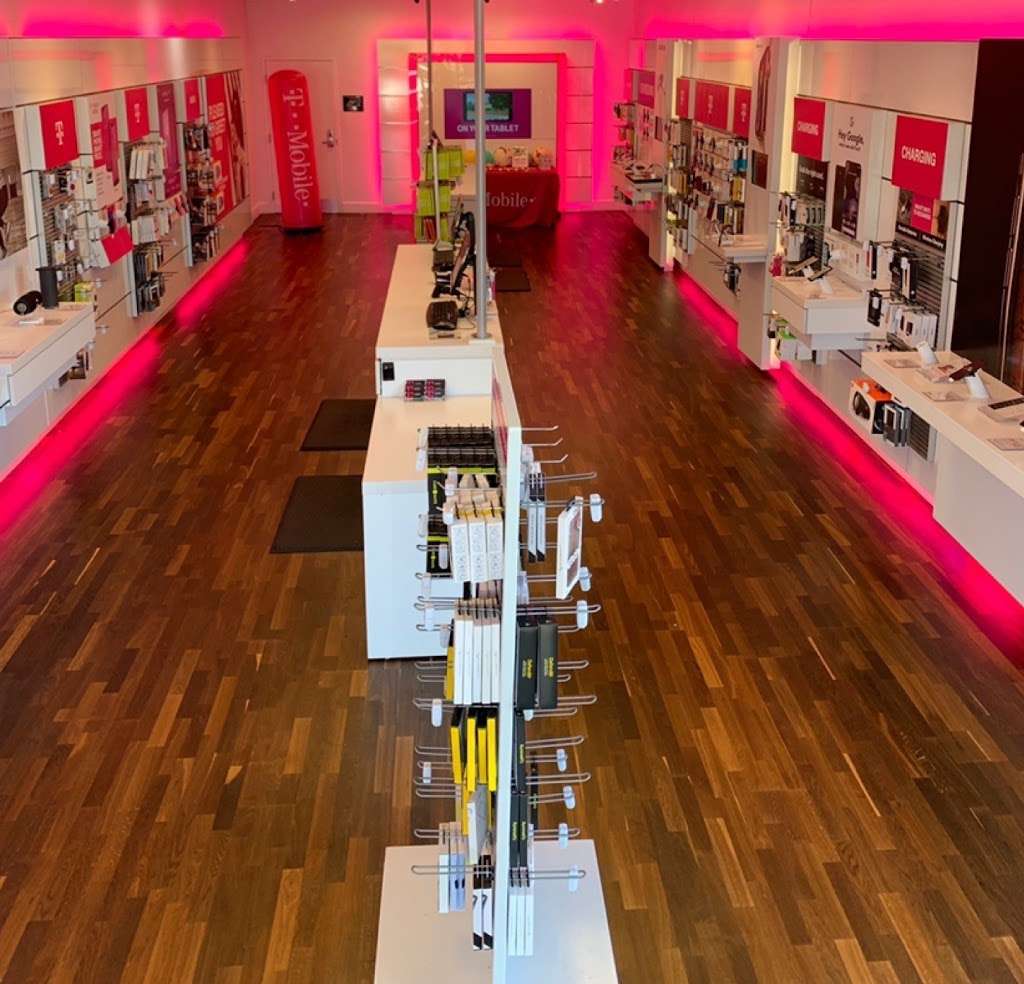 T-Mobile | 9284 W Northern Ave #105, Glendale, AZ 85305 | Phone: (623) 872-3300