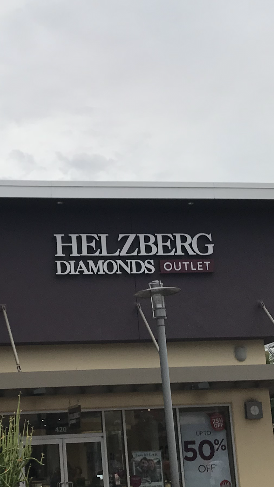 Helzberg Diamonds | 4976 Premium Outlets Way Space 420, Chandler, AZ 85226, USA | Phone: (480) 639-1862