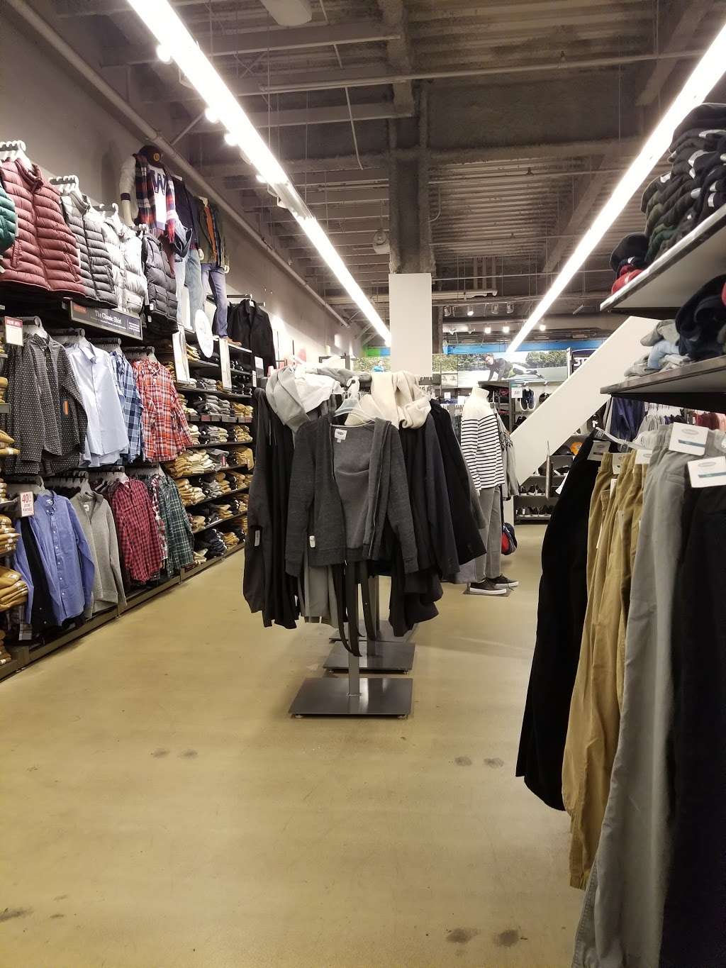 Old Navy | 201 E W Magnolia Blvd, Burbank, CA 91505, USA | Phone: (818) 524-2379